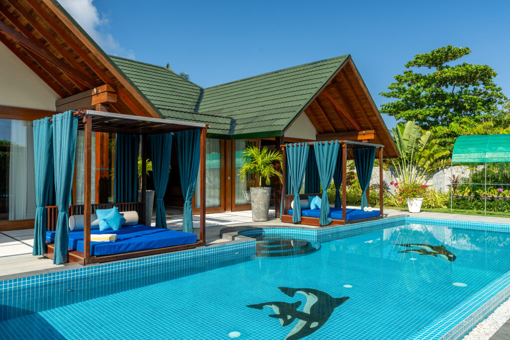 - 4 Adults & 2 Children, 2 Adults & 4 Children or 6 Adults - 1 King Bed & Twin Bed - 600 SQM