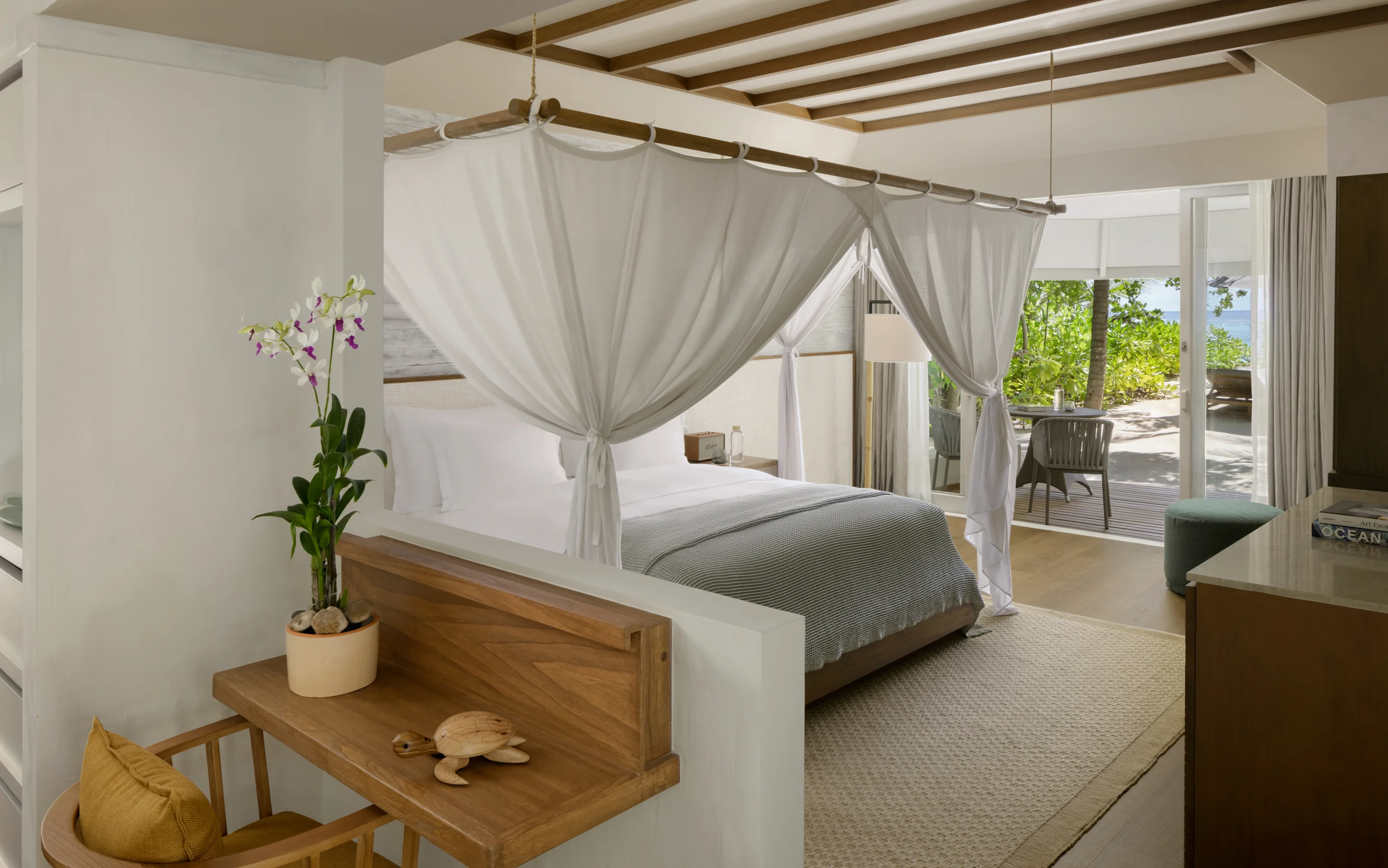 - 937 sq. ft. / 87 sq. m. - Max guests 2 - View: Ocean - 1 Bedroom