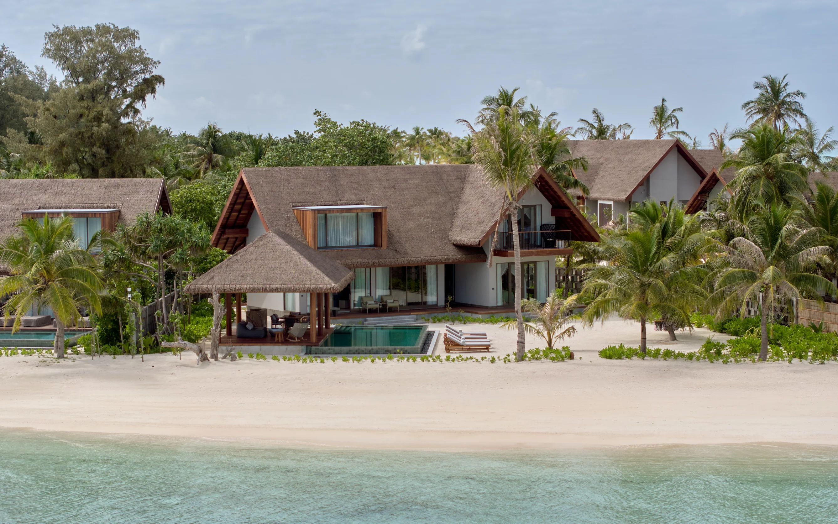 - 2,820 sq. ft. / 262 sq. m. - Max guests 4 - View: Ocean - 2 Bedrooms
