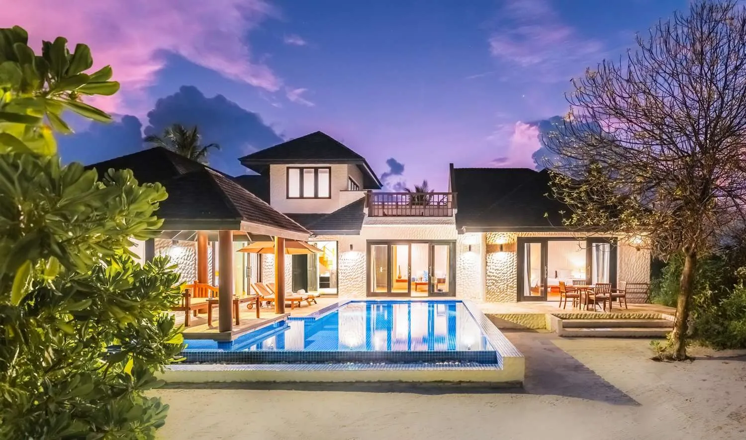 - 575 Sqm - These spacious two bedroom beachfront villas offer a true holiday in style - Perfect for families or groups of friends - Large private infinity pool - Private beach - Separate living and bedroom areas - Stairs leading to a roof deck - Direct access to a private beach that can’t be overlooked.