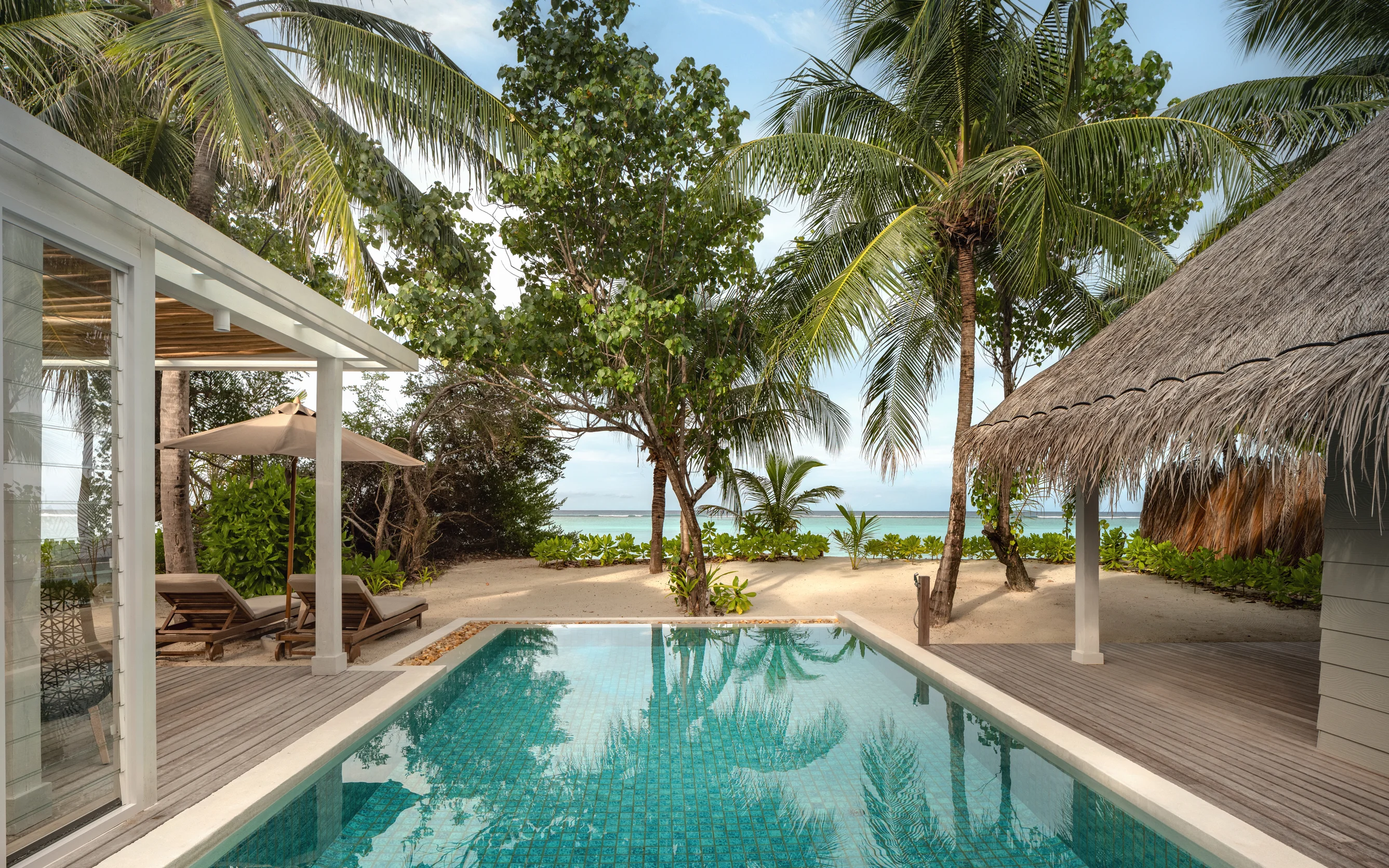 - 1,830 sq. ft. / 170 sq. m. - Max guests 2 - View: Ocean view - 1 Bedroom
