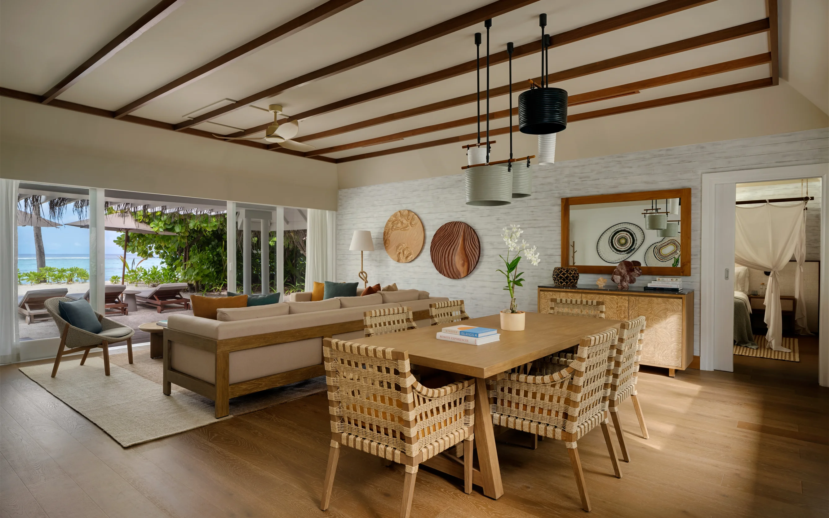 - 4,467 sq. ft. / 415 sq. m. - Max guests 6 - View: Ocean - 3 Bedrooms