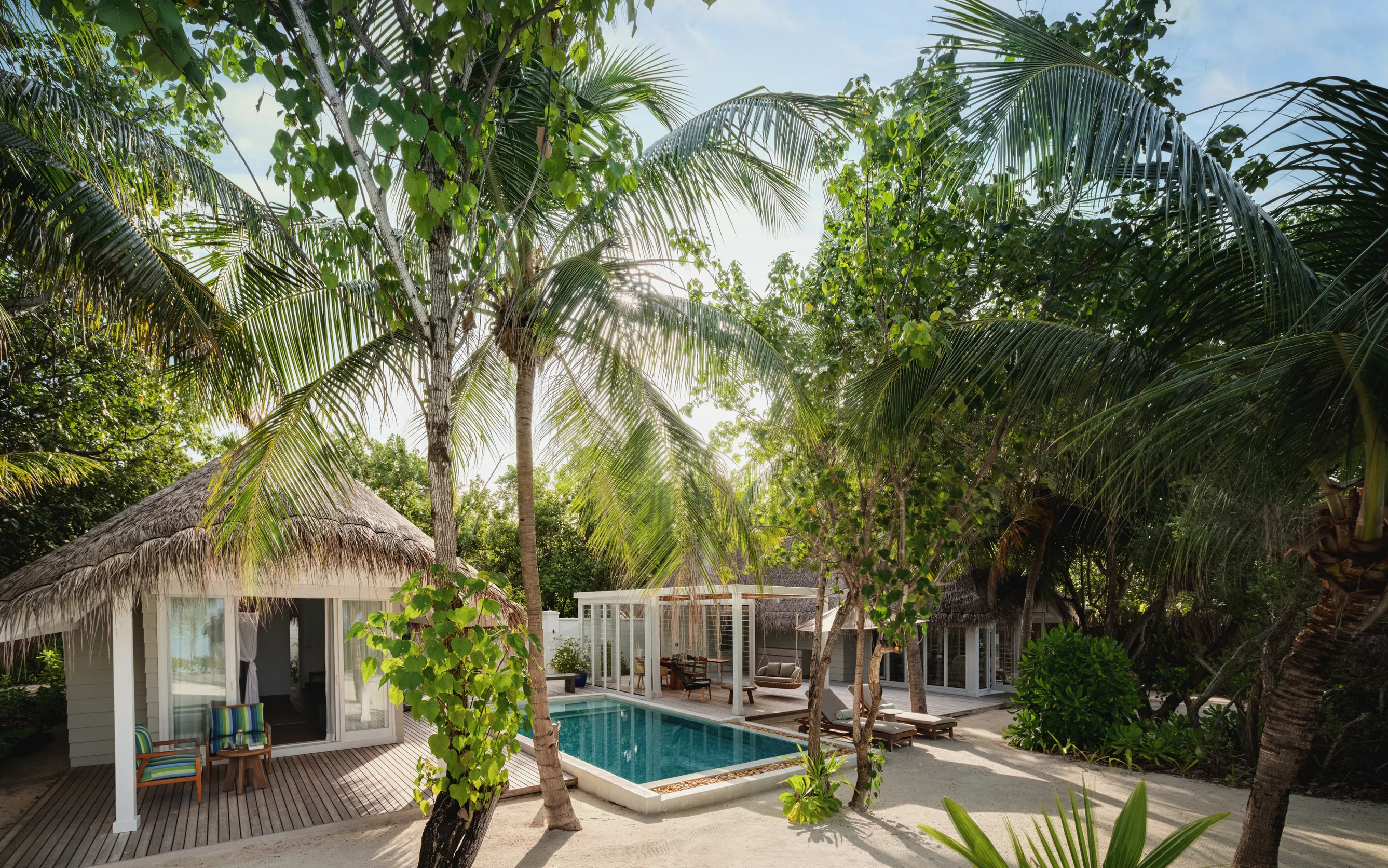 - 2,820 sq. ft. / 262 sq. m. - Max guests 4 - View: Ocean - 2 Bedrooms