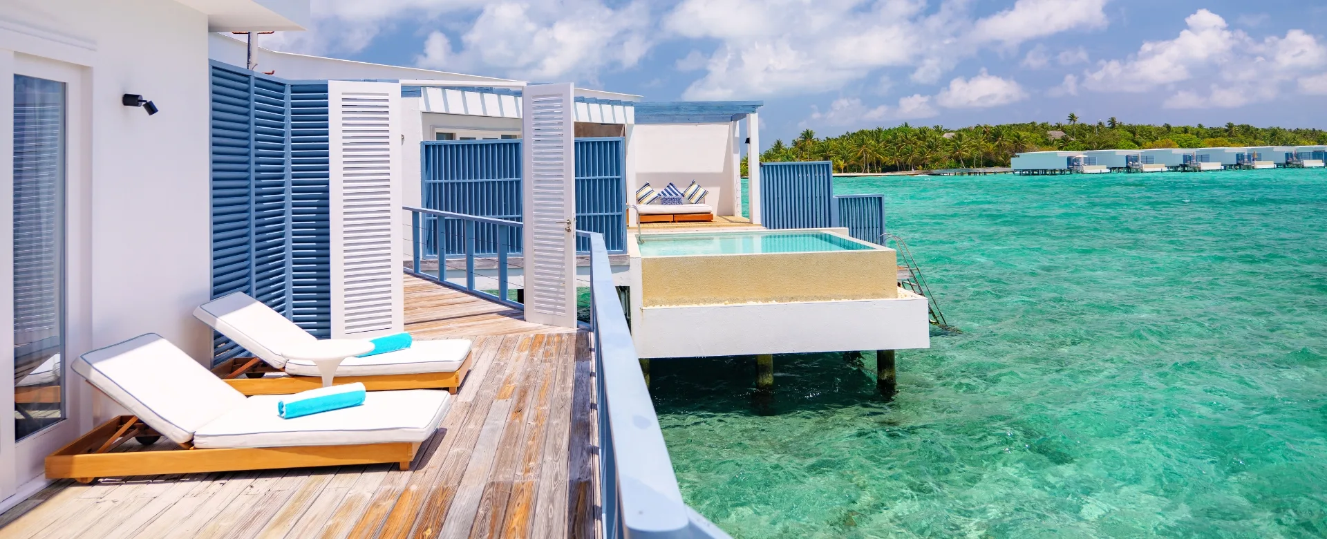 - Assemble your friends or teens around the captivating Maldives family villa for remarkable explorations. The picturesque family overwater bungalows overflow with indoor outdoor living space opening to the majestic Indian Ocean - Family Water Pool 350 sqm - Overwater - Ocean View