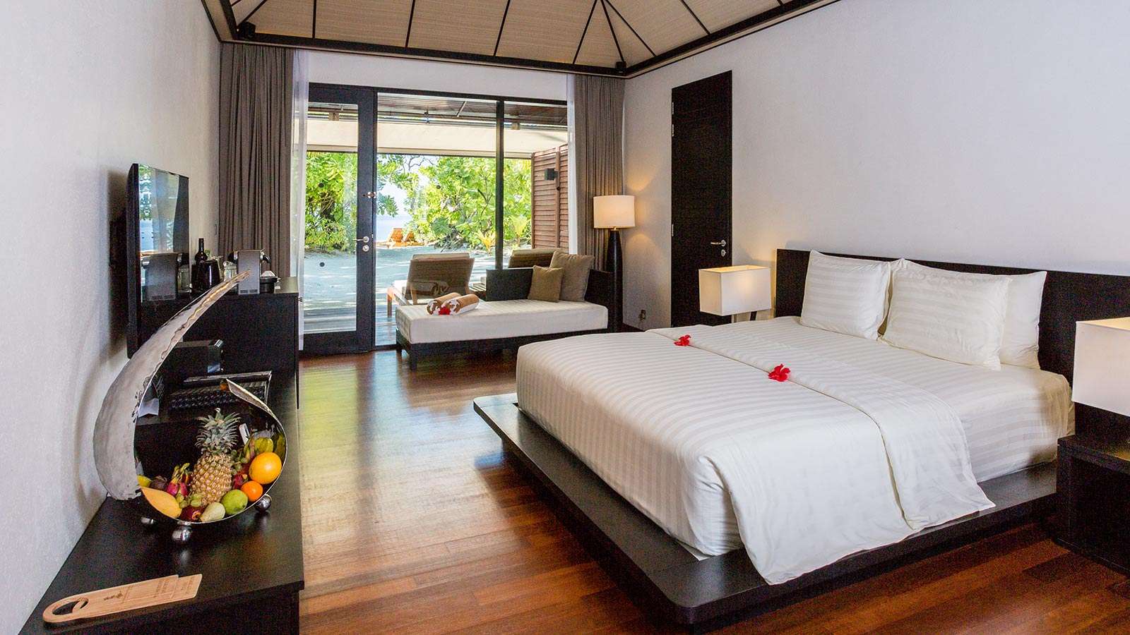 - SIZE: 68 M² - The Beach Villas allow you to make full use of the beautiful natural playground, right on your doorstep. The Villas are nestled amidst lush vegetation, steps away from the balmy Indian Ocean, and within minutes walk from the resort's main area.