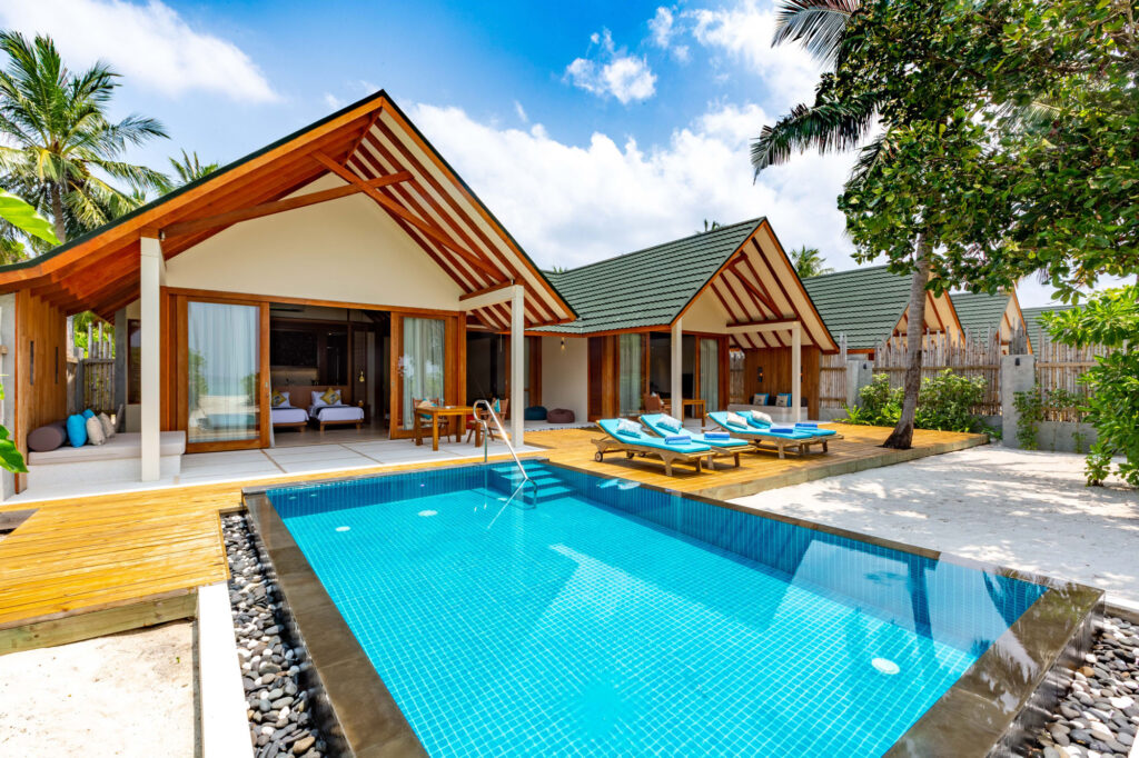 - 4 Adults & 2 Children, 2 Adults & 4 Children or 6 Adults - 1 King Bed & Twin Bed - 300 SQM