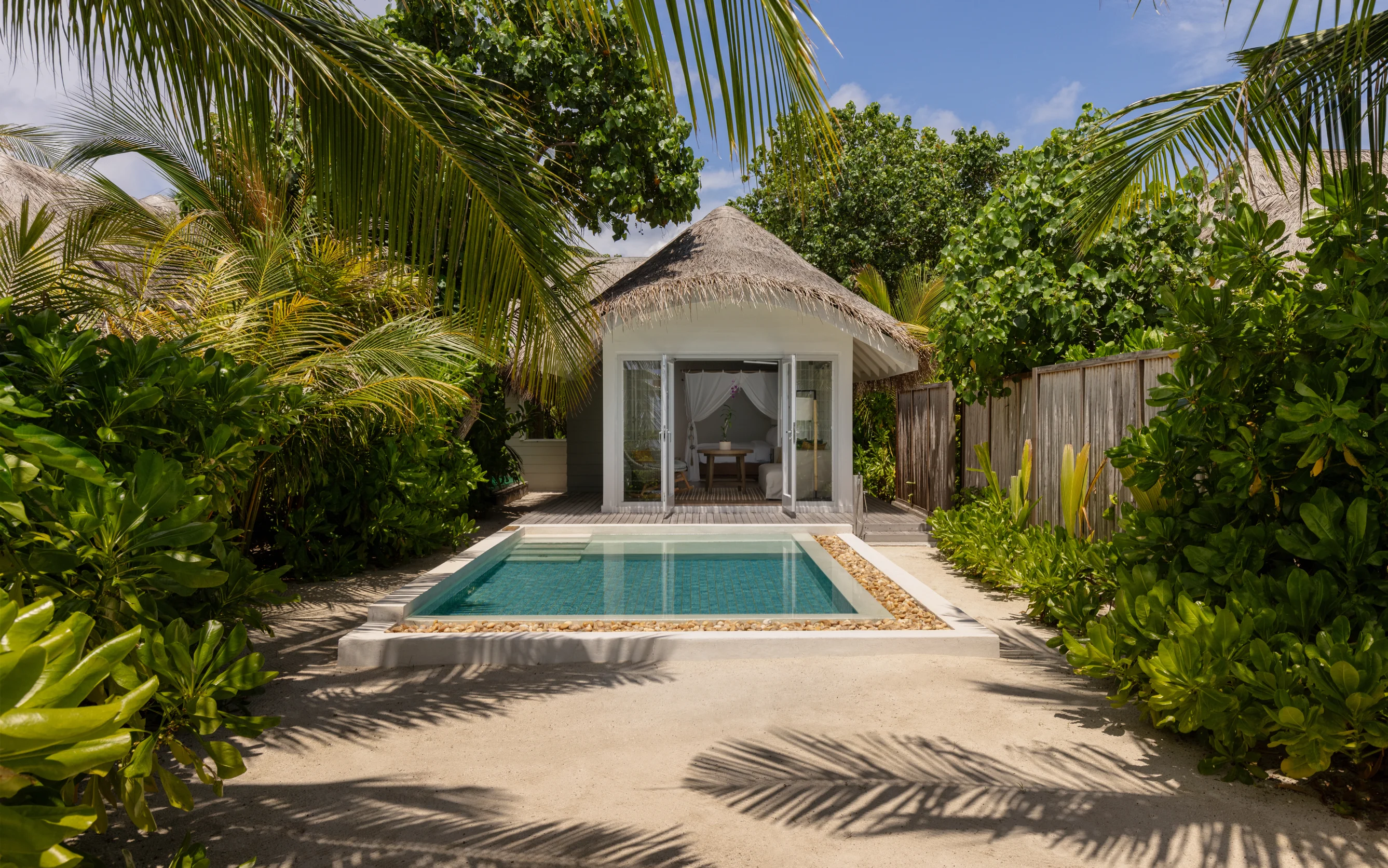 - 1,313 sq. ft. / 122 sq. m. - Max guests 2 - View: Ocean - 1 Bedroom