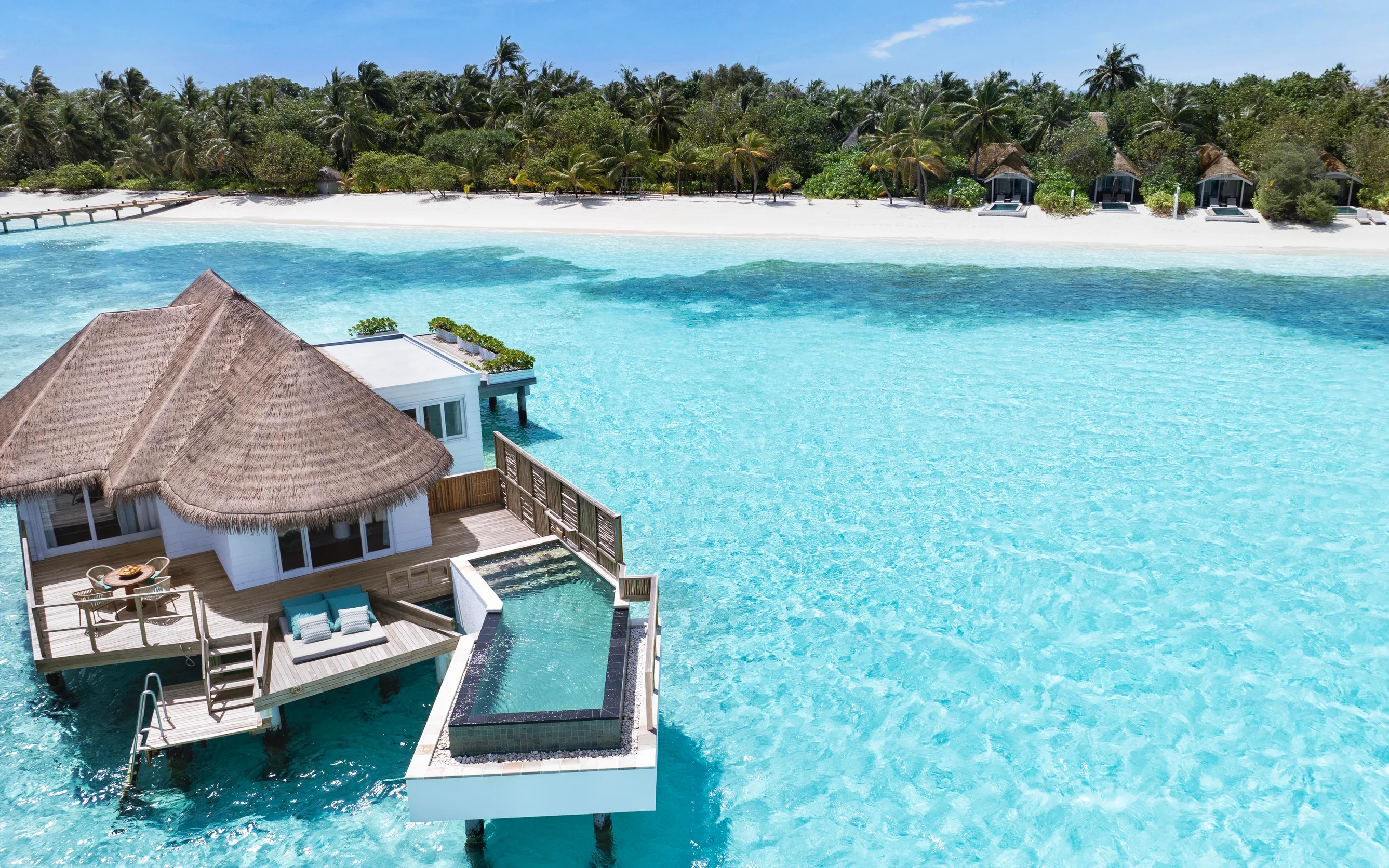 - 1,356 sq. ft. / 126 sq. m. - Max guests 3 - View: Ocean - 1 Bedroom