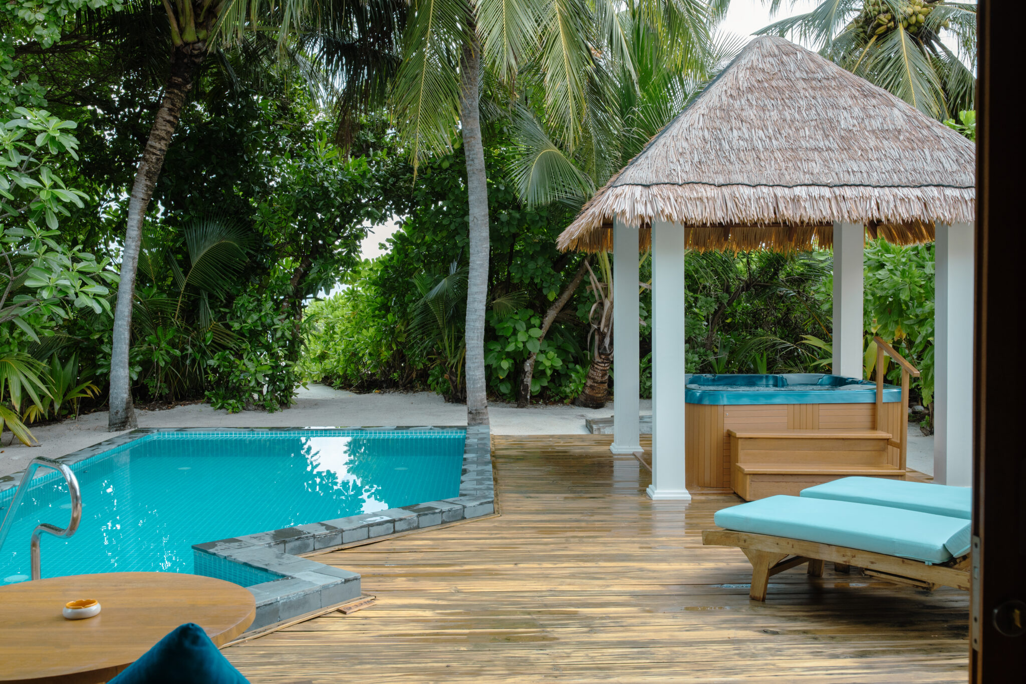 - 3 Adults OR 2 Adults & 2 Children - 1 King Bed - 200 SQM