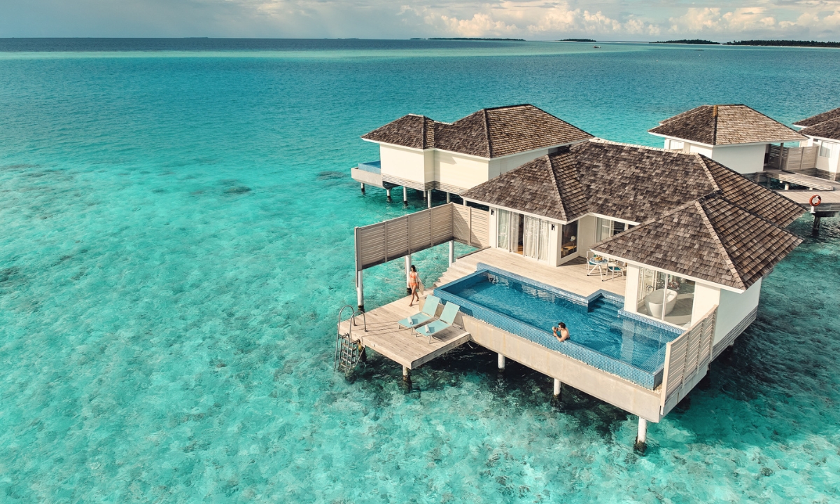 - Suitable for couple & honeymooners - 2 adults + 2 kids (Child policy disclaimer must be signed) - Free Wifi - In-room entertainment system with 40 inch LED TV - Mini bar / Hair Dryer / Safe - Coffee Machine - Private deck with a pool big enough for a pool party! Direct access to the ocean - Freestanding bathtub with a sea view