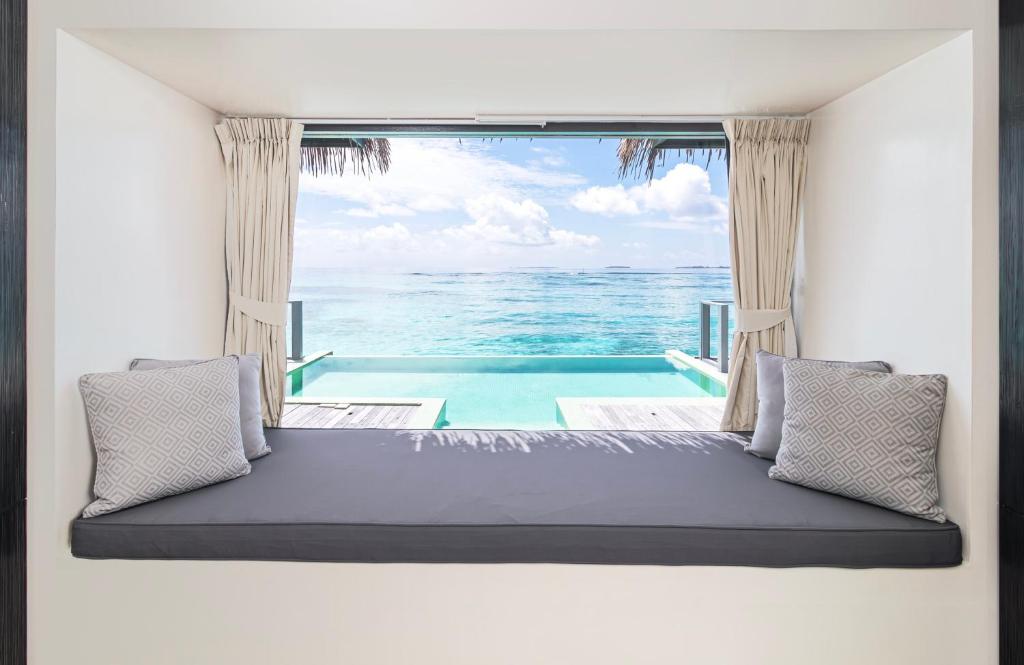-This villa features a pool with a view - Offering free toiletries and bathrobes - Private bathroom with a bath, a shower and a bidet - Spacious air conditioned villa - Flat screen TV - Minibar - Tea and coffee maker - Seating area - The unit offers 1 bed