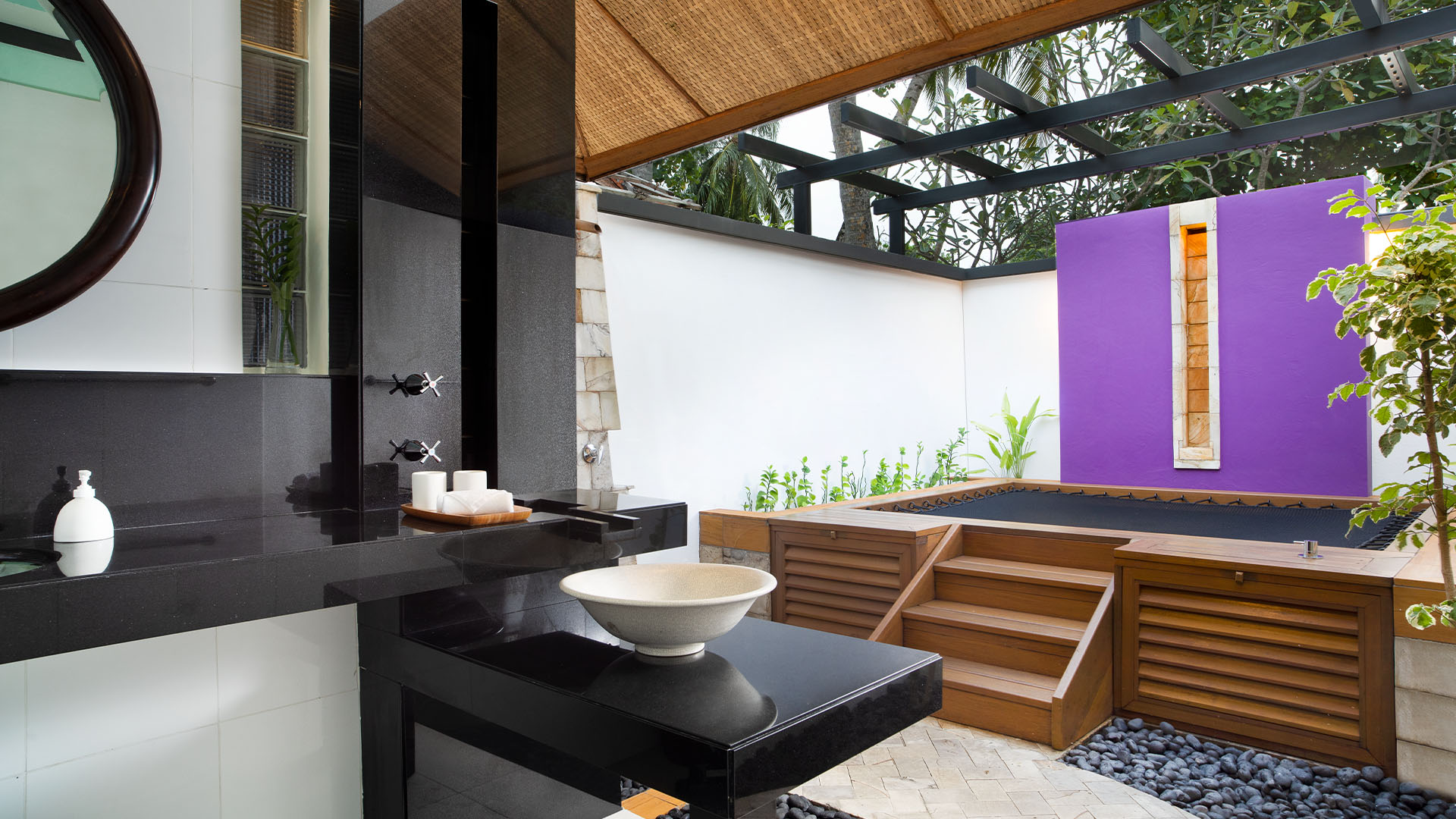 - 68 sqm / 732 sqft - King beds - View Rooms Oceanfront - 24 hours check in and check out - Coffee and Tea Making Facilities - Complimentary WiFi - In Room Safe - Minibar - Outdoor Shower - Smart TV