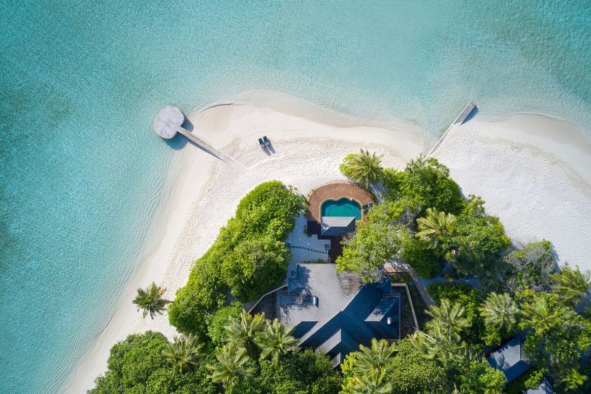 - Positioned at either end of the island, these two bedroom hideaways are the biggest and most luxurious of all beachfront villas at Royal Island - 257 square metres - 4 adults, 2 children - Beach access