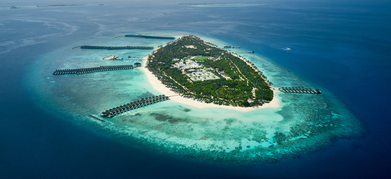 Siyam World Maldives is one of the largest and most exciting luxury all-inclusive resorts in the Maldives, offering a completely different experience from traditional island resorts. Located on a massive natural island in Noonu Atoll, the resort is designed around freedom, entertainment, and endless experiences, making it ideal for families, couples, groups, and active travelers.
Known for its unique concept “The Maldives Turned Up”, Siyam World features overwater villas with slides, the Maldives’ largest floating water park, the country’s first horse ranch, go-karting, football facilities, extensive watersports, nightlife, and one of the most comprehensive 24-hour all-inclusive concepts in the Maldives