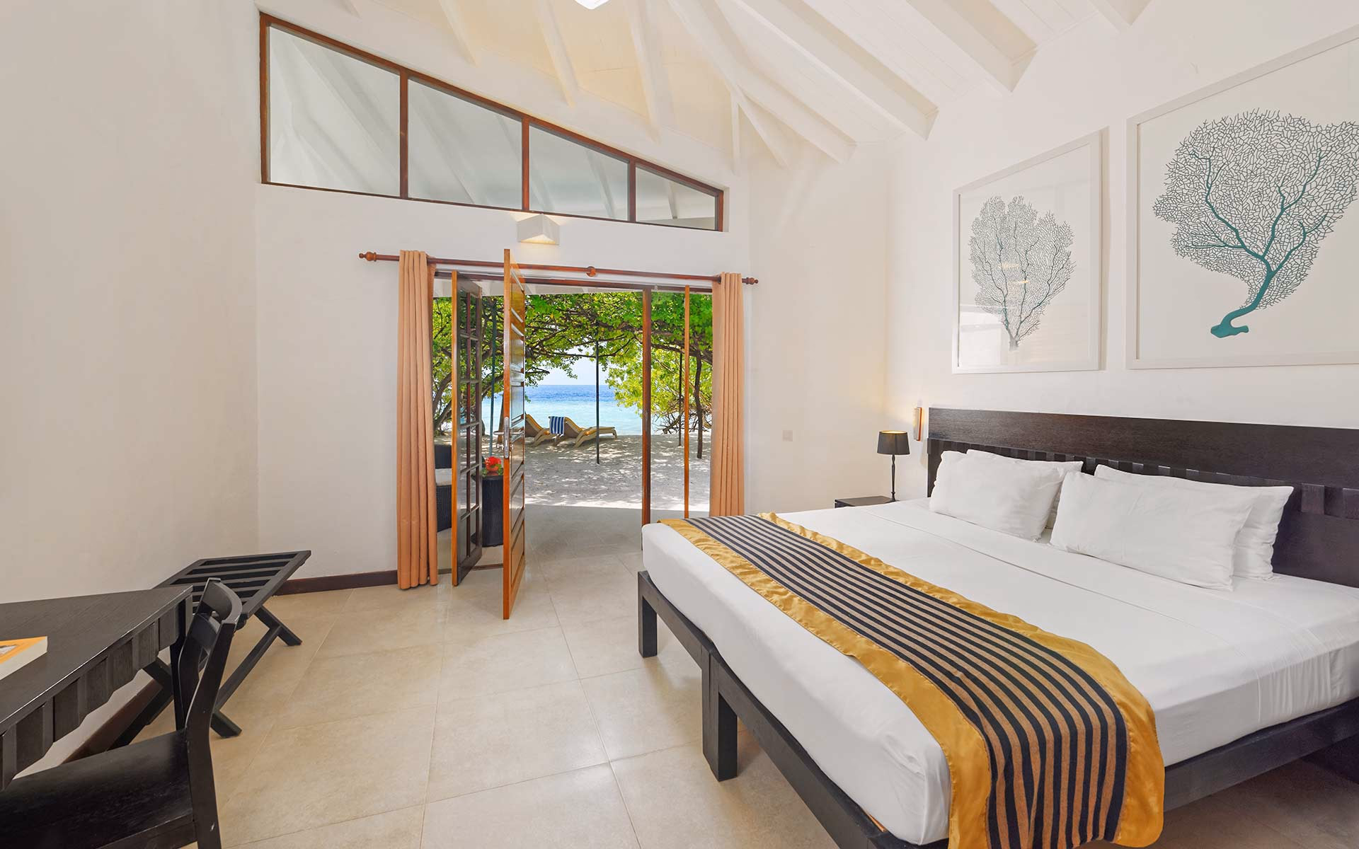 - 42 Sqm - Double Bed - 3 or 2 Adults and 1 Child - Convenient beachfront access
