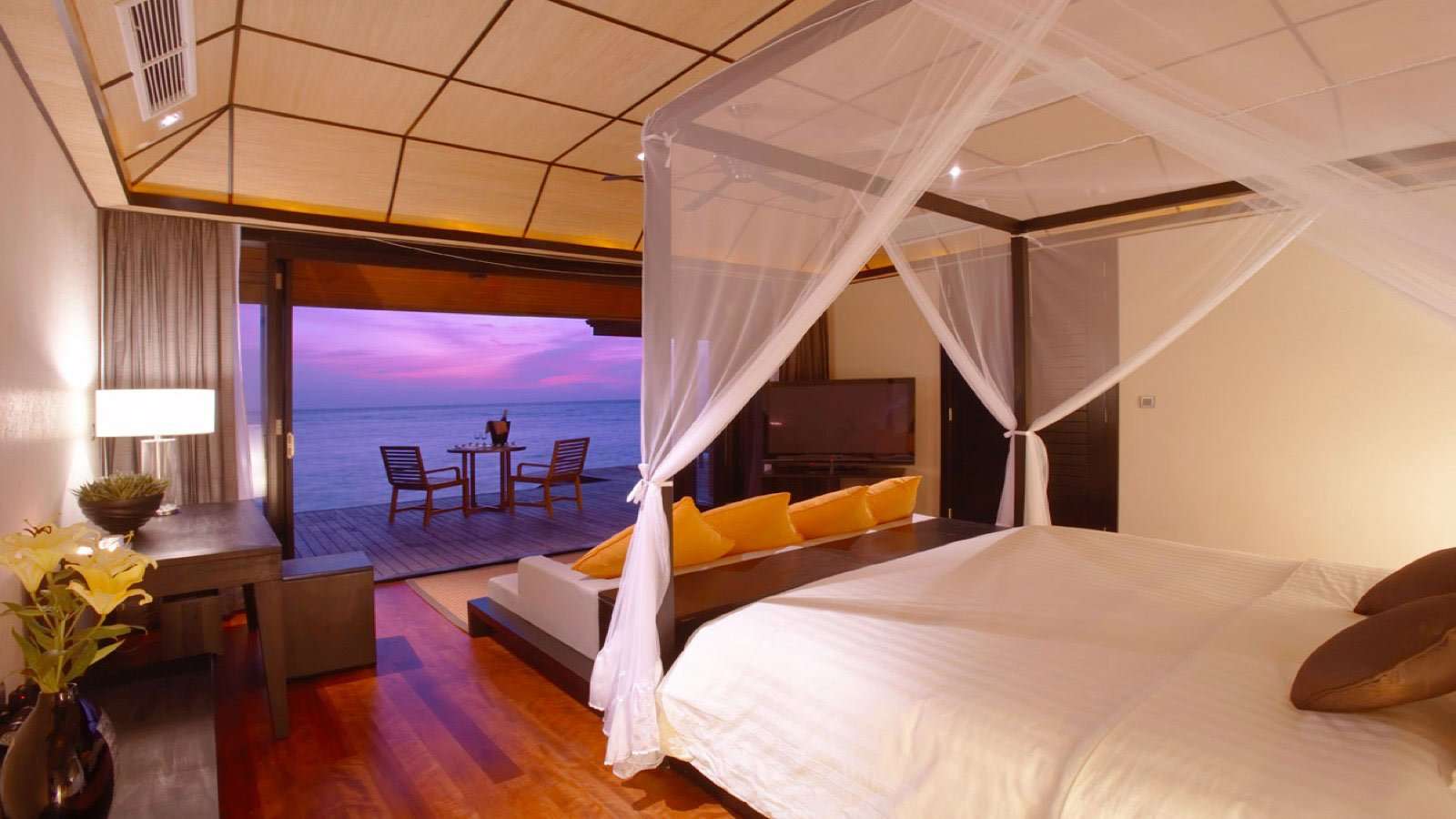 - 182M² - Beauty lies in the eyes of the beholder, yet all eyes love what they see in and around the Sunset Water Suites.