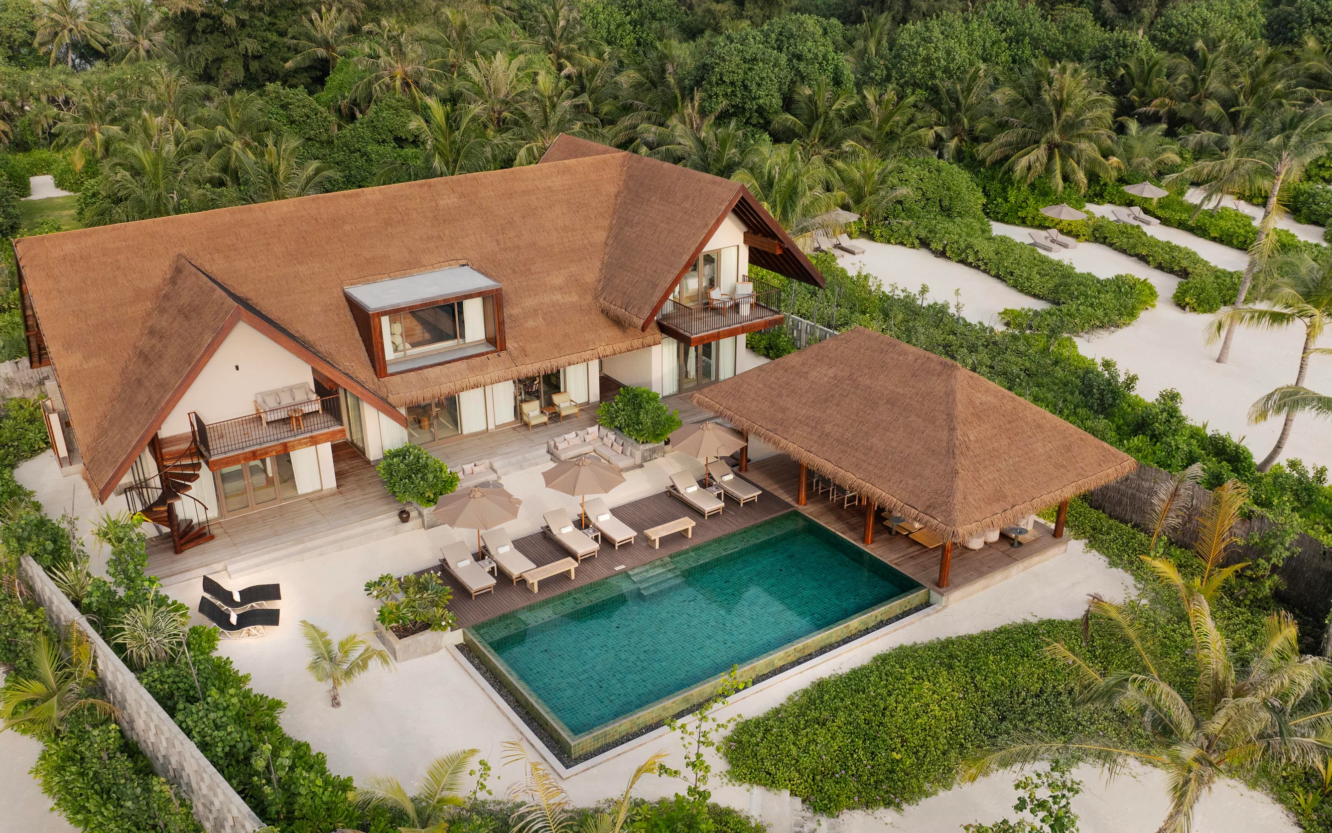 - 3,444 sq. ft. / 320 sq. m. - Max guests 6 - View: Ocean - 3 Bedrooms